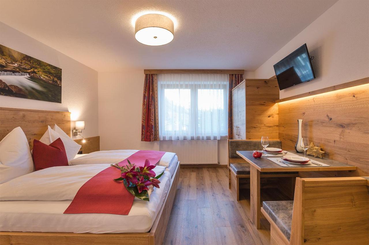 Alpenrose Appartements Burger Evelin Sankt Anton am Arlberg Buitenkant foto